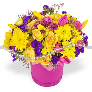Танец чувств - коробка с желтыми тюльпанами и кустовыми розами